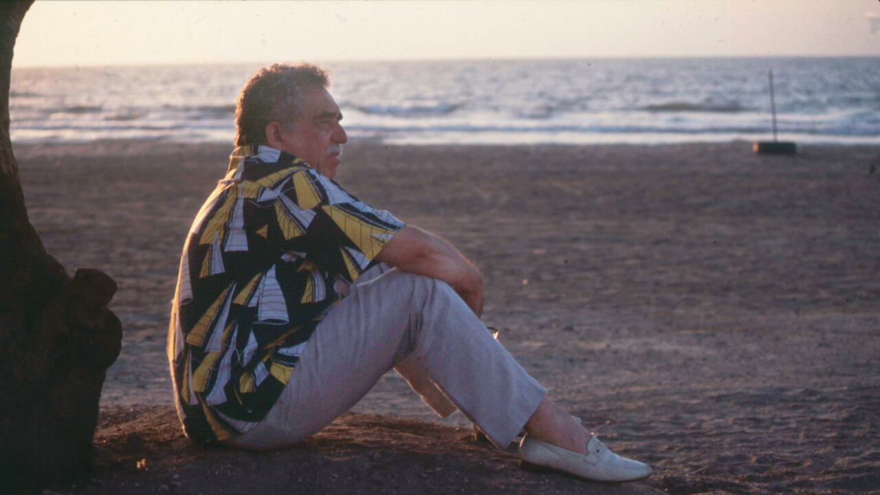 Mesa encontró cerca de seis artículos en los que García Márquez hace un seguimiento a la carrera espacial. Tres están en la compilación 'Cuando era feliz e indocumentado' que recoge diversas crónicas, artículos y reportajes, escritos entre los años 1957 y 1959 en Caracas. Otros dos fueron escritos en la década de los 80 en el periódico El País.