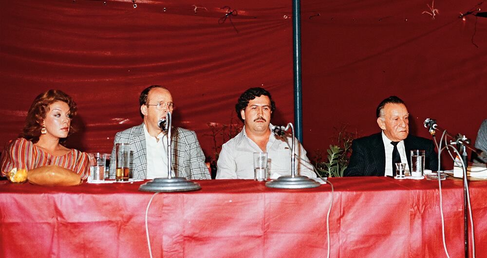 Virginia Vallejo acompañaba a Pablo escobar en algunos eventos. 