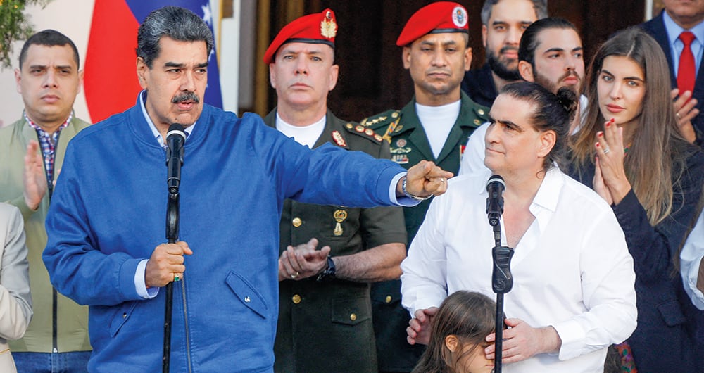    “El tamaño de la cleptocracia venezolana se evidencia en la decisión de Nicolás Maduro de nombrar presidente del Centro de Inversión Productiva a Álex Saab, su contratista favorito, al que quiso proteger para que no lo juzguen por lavado de dinero. El regreso de Saab a Venezuela fue bastante emotivo y con un marcado protocolo”, afirmó el periodista Roberto Deniz.