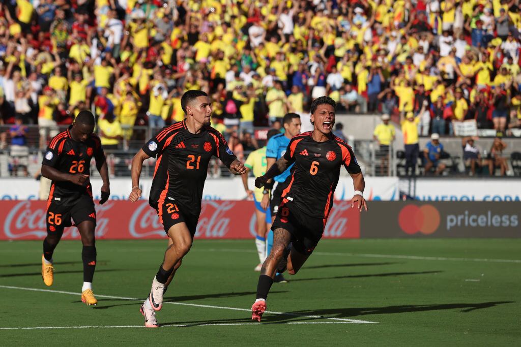 SANTA CLARA, CALIFORNIA - JULY 02: Daniel Muñoz of Colombia celebrates with teammates after scoring the team's first goal during the CONMEBOL Copa America 2024 Group D match between Brazil and Colombia at Levi's Stadium on July 02, 2024 in Santa Clara, California. (Photo by Lachlan Cunningham/Getty Images)