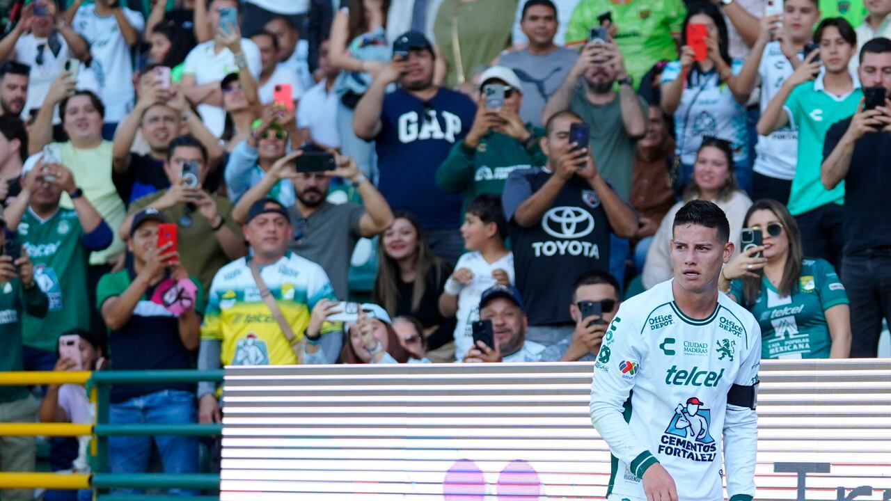 LEON, MEXICO - JANUARY 25: James Rodriguez of Leon looks on during the 3rd round match between Leon and FC Juarez as part of the Torneo Clausura 2025 Liga MX at Leon Stadium on January 25, 2025 in Leon, Mexico. (Photo by Jam Media/Getty Images)
