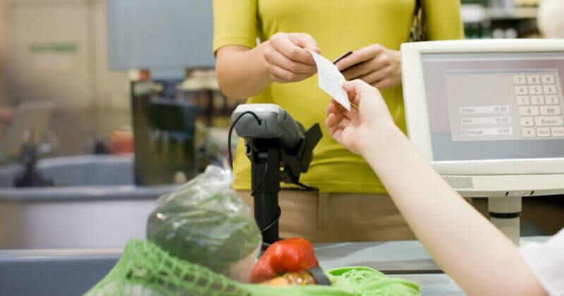 Gobierno anuncia que propondrá 3 días sin IVA a familias más vulnerables. GETTY.