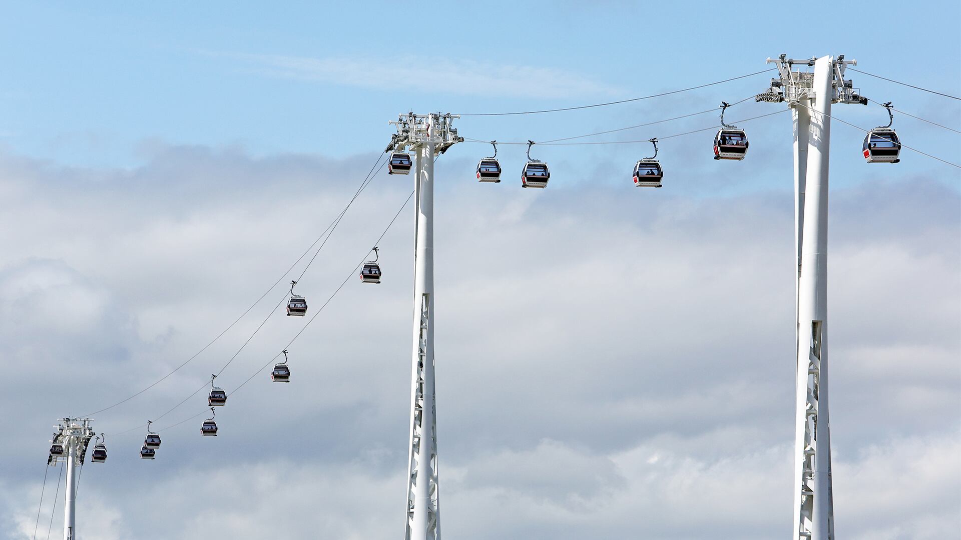 Cables aéreos, la revolución de la movilidad urbana a la que hoy le apuestan las grandes ciudades en América Latina
