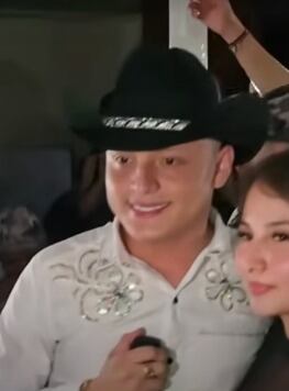 En las imágenes se le ve con sus seguidores.