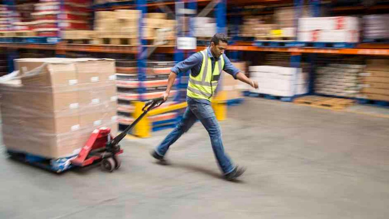 Dinero recorrió y conoció en detalle este espacio y habló en exclusiva con el director regional de Dafiti, Camilo Rueda. “Se trata del centro de distribución más moderno de la compañía en Colombia que incorpora tecnología de clase mundial”, dijo.