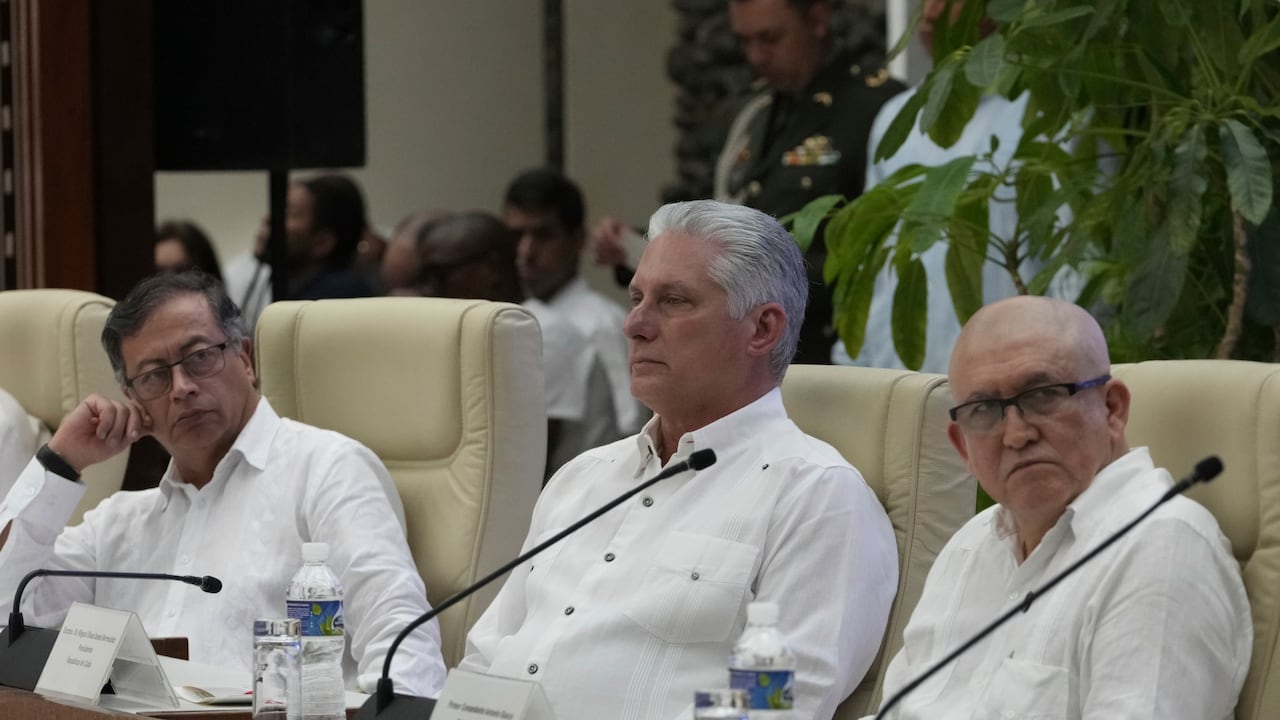 Firma de Cese al fuego entre gobierno Petro y el ELN en la Habana Cuba