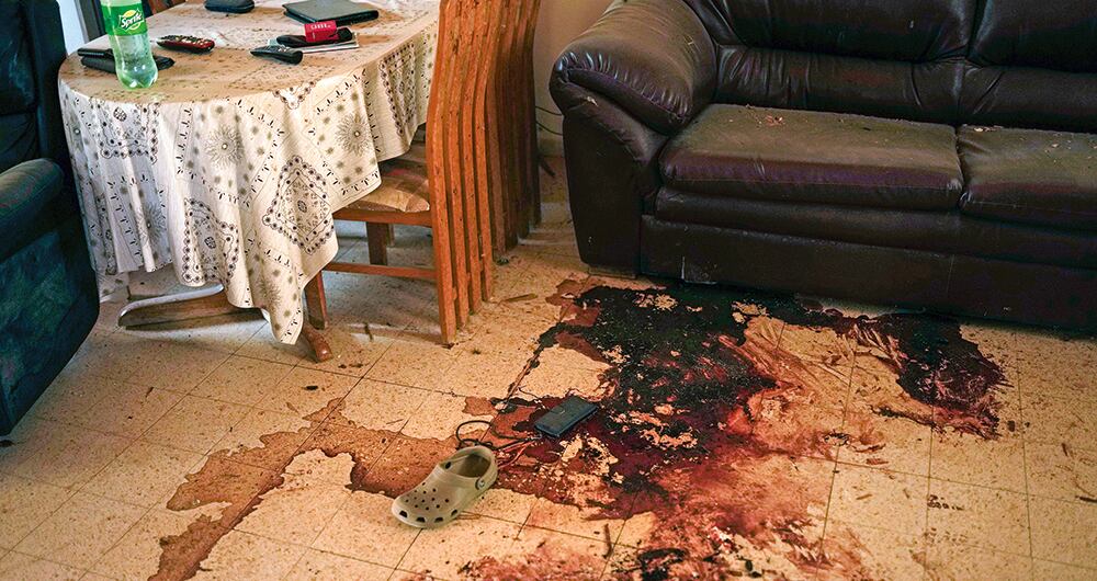 “Mamá, tu hijo es un héroe. He matado diez judíos”, le dice dichoso uno de los terroristas a su familia. 