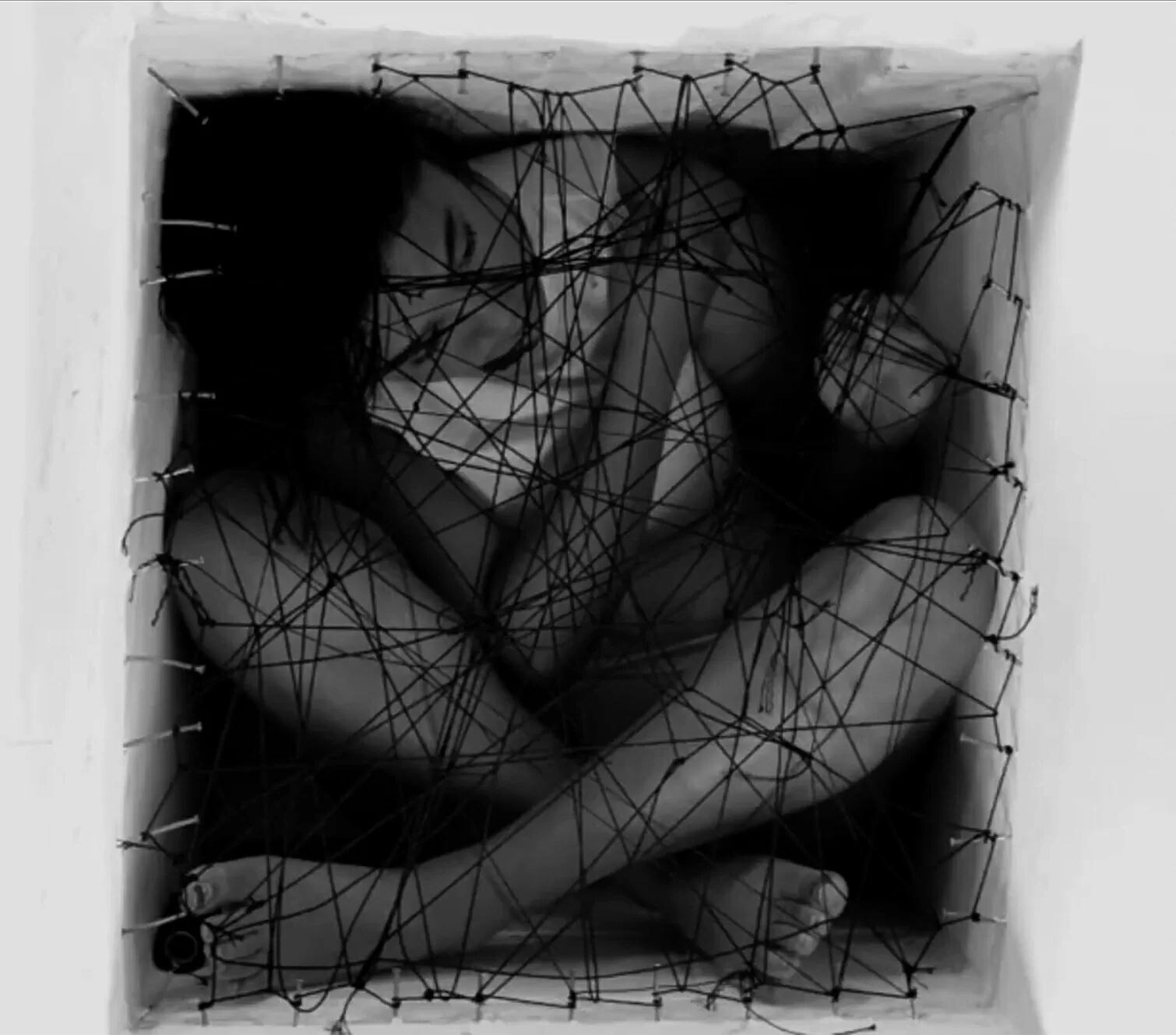 Luz Adriana Vera. “Afonía”. Videoperformance. Video monocanal. 2014.