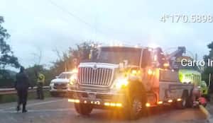 El accidente ocurrió en la madrugada del sábado 7 de mayo. Un grupo de servicios asistenciales acudió al lugar para normalizar el corredor vial.