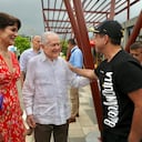 Luis Carlos Sarmiento Angulo con el alcalde Alejandro Char en Barranquilla.