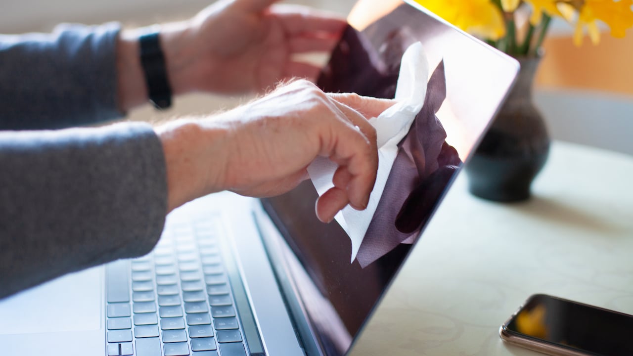 La pantalla del PC acumula polvo.