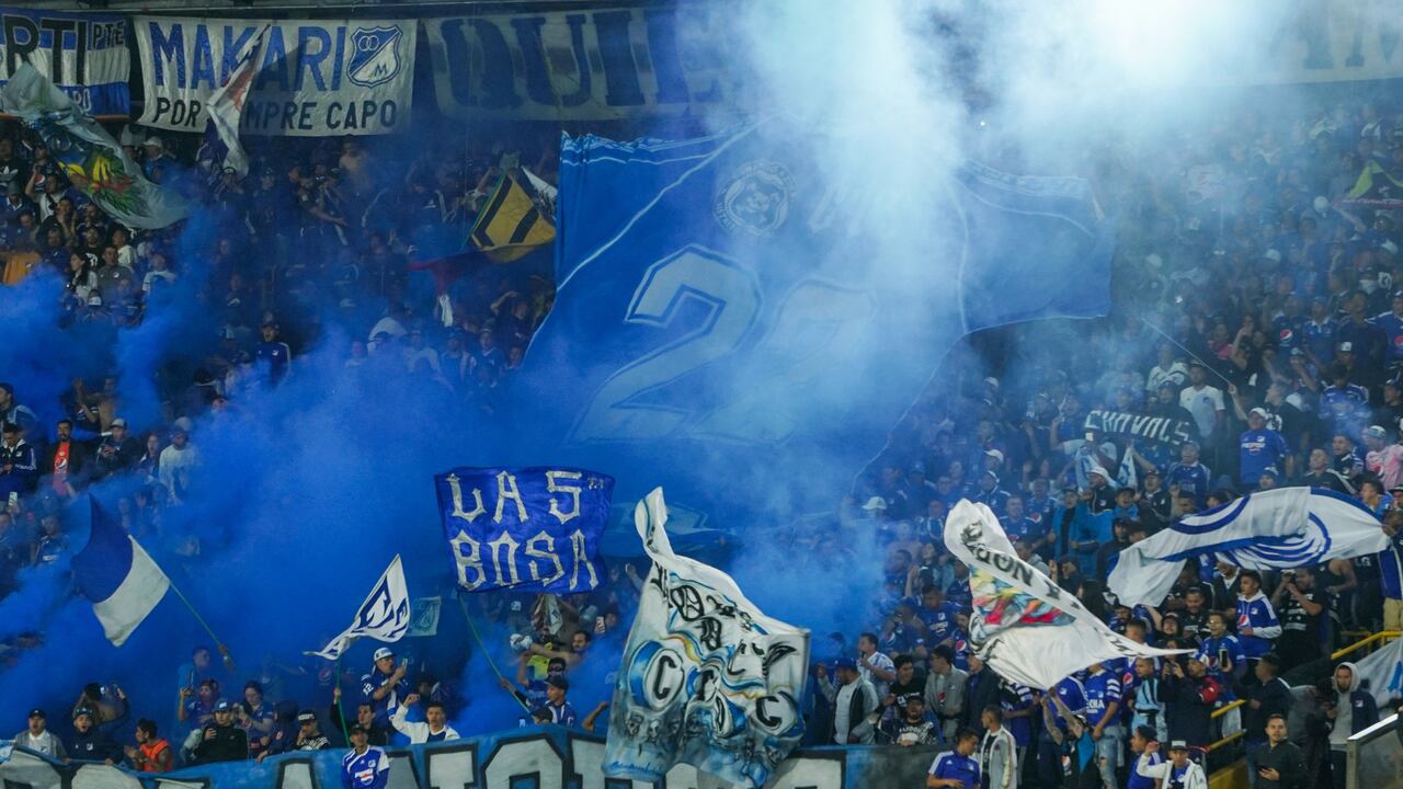 Hinchas de Millonarios en el estadio Nemesio Camacho El Campín.
