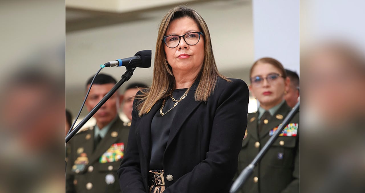 La resolución advierte que la fiscal Luz Adriana Camargo podrá asumir las investigaciones y ordenar el traslado de los funcionarios a cargo de los procesos que enredan al Gobierno nacional.