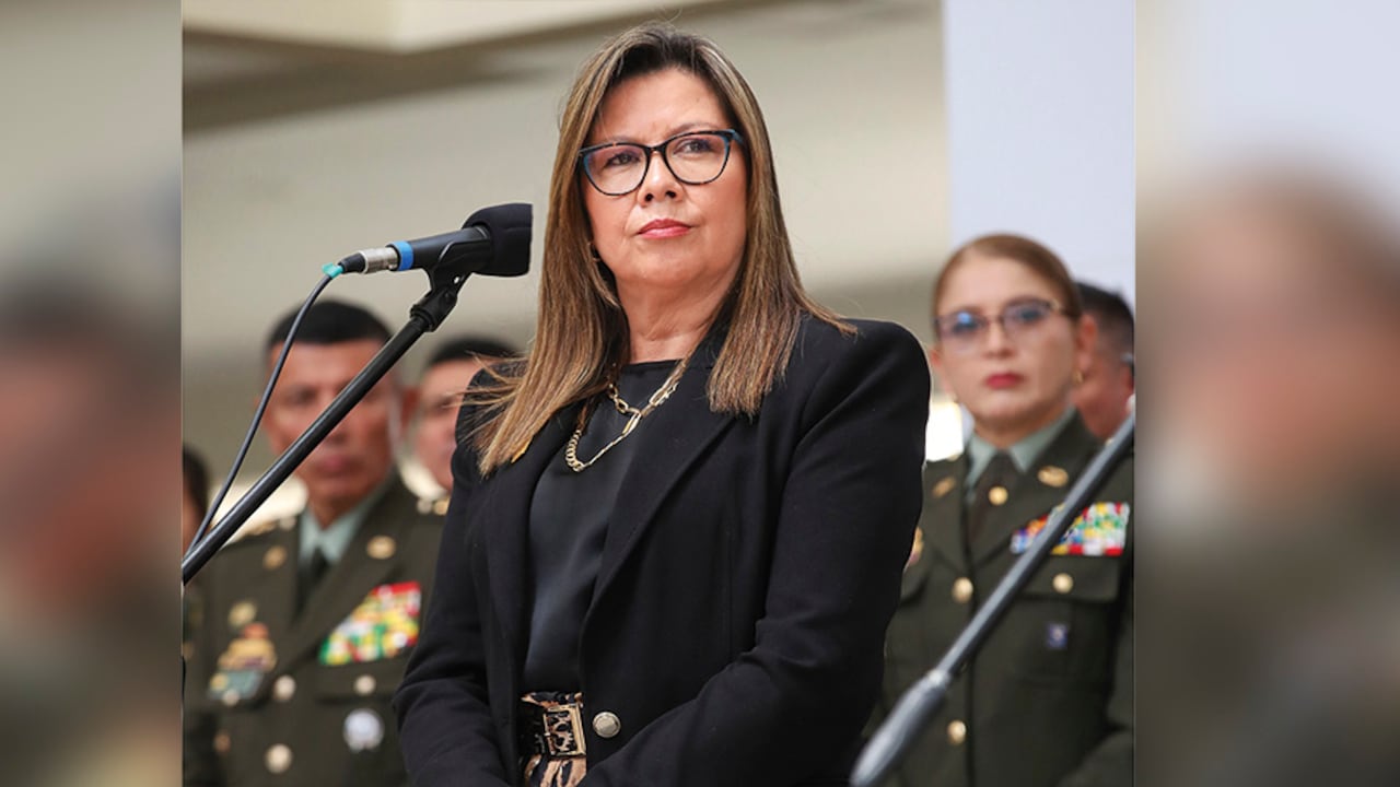 La resolución advierte que la fiscal Luz Adriana Camargo podrá asumir las investigaciones y ordenar el traslado de los funcionarios a cargo de los procesos que enredan al Gobierno nacional.
