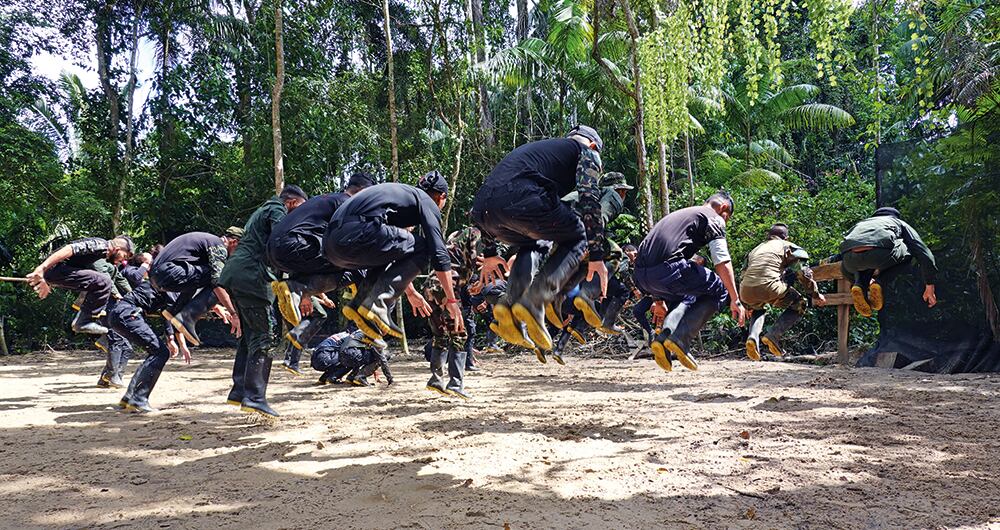   Entrenan cuatro meses y los evalúan si sirven para guerrilleros. Buena parte de los novatos son menores de edad. 