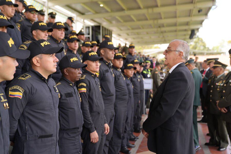 Ministro de Defensa Iván Velásquez en la Escuela de Cadetes General Santander