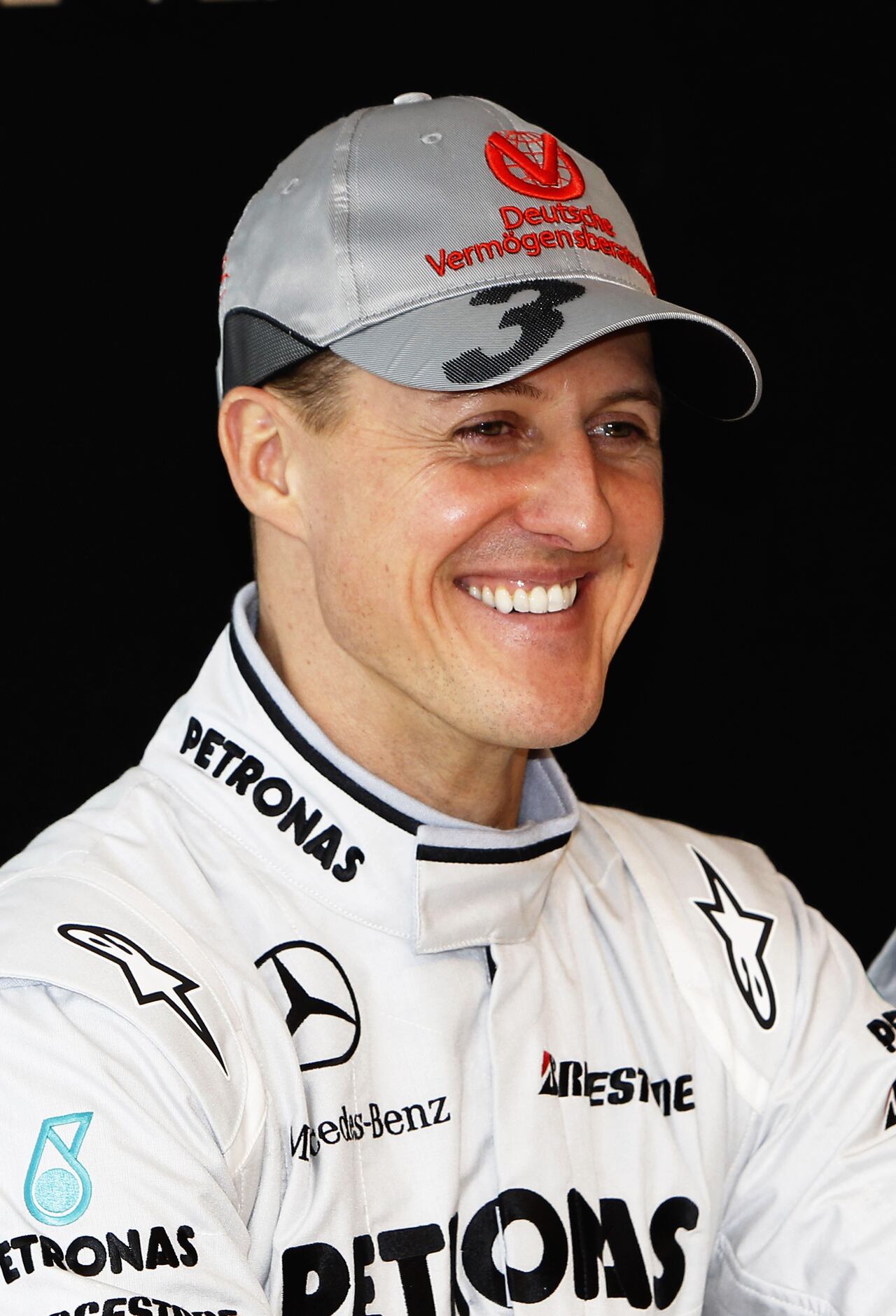 Michael Schumacher de Alemania y Mercedes GP Petronas aparece en la foto durante la presentación del equipo de Fórmula Uno Mercedes GP Petronas en el Museo Mercedes el 25 de enero de 2010 en Stuttgart, Alemania. (Foto de Hoch Zwei/Getty Images)