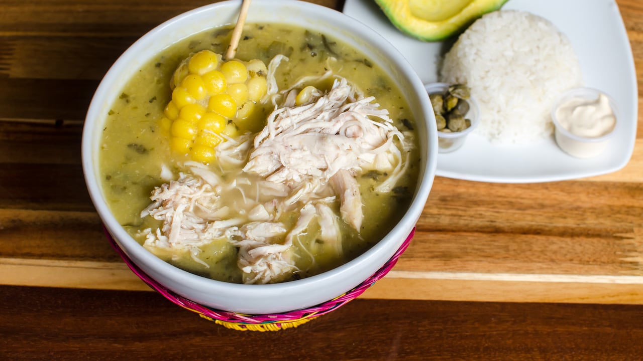 El ajiaco santafereño es uno de los platos típicos de la Región Andina.