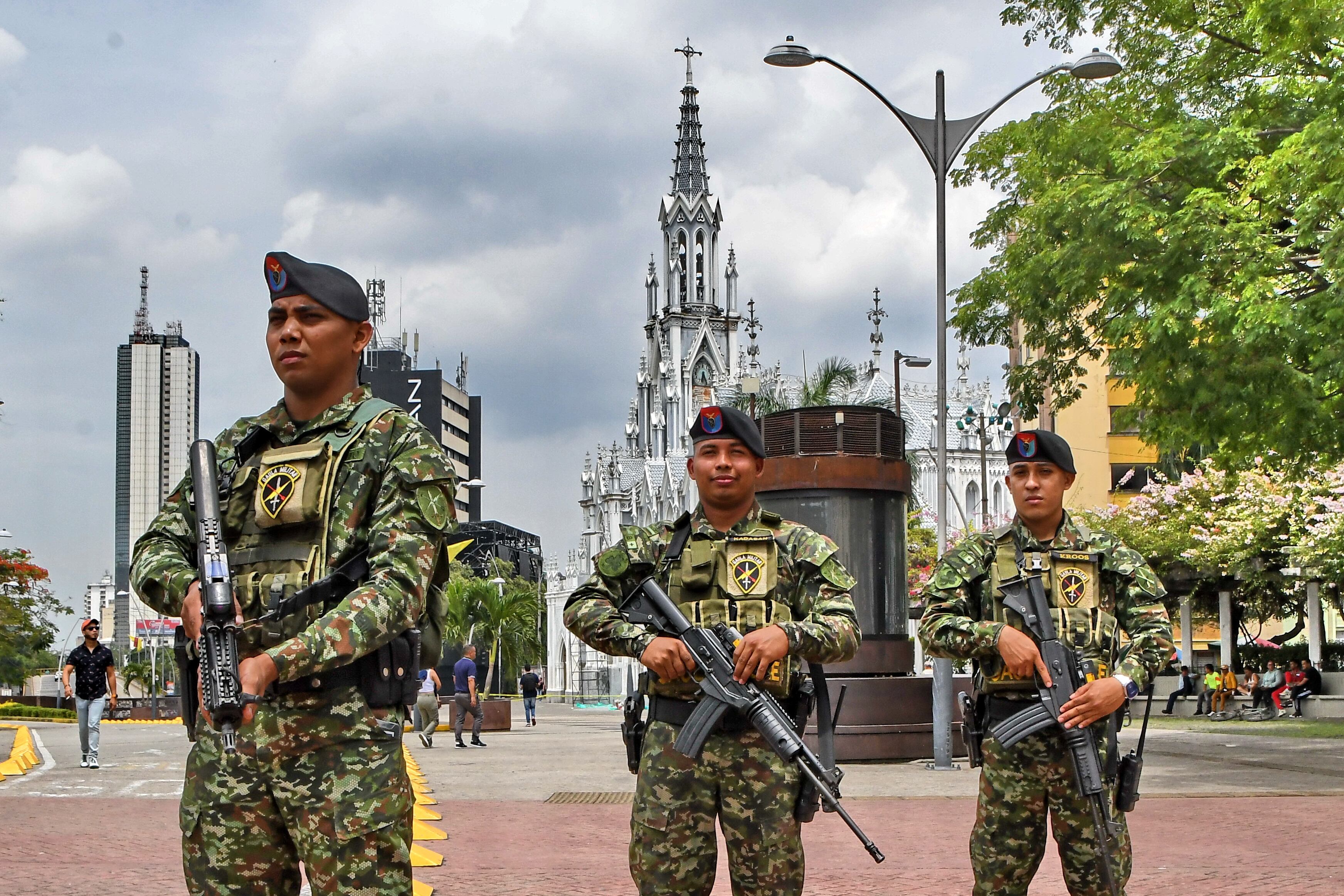 Los vehículos blindados LAV III o llamados gladiadores, ya hacen presencia en la ciudad reforzando los dispositivos de seguridad como antesala a este gran evento mundial de la biodiversidad. COP16 Fotos Wirman Rios, Octu 10 de 2024, EL PAIS