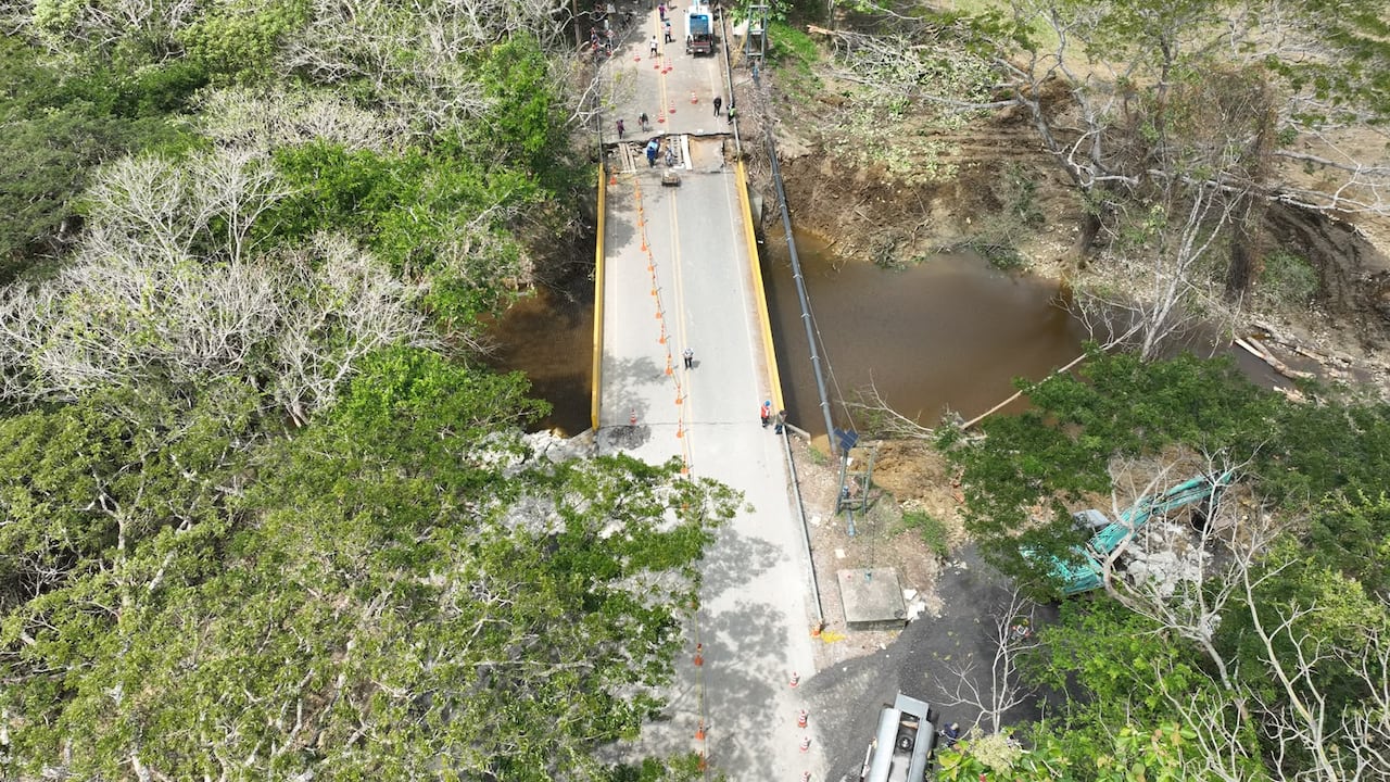 La nueva estructura reemplazará al puente que presentó afectaciones por las intensas lluvias asociadas al frente frío registrado en Córdoba el pasado mes de febrero de 2026.