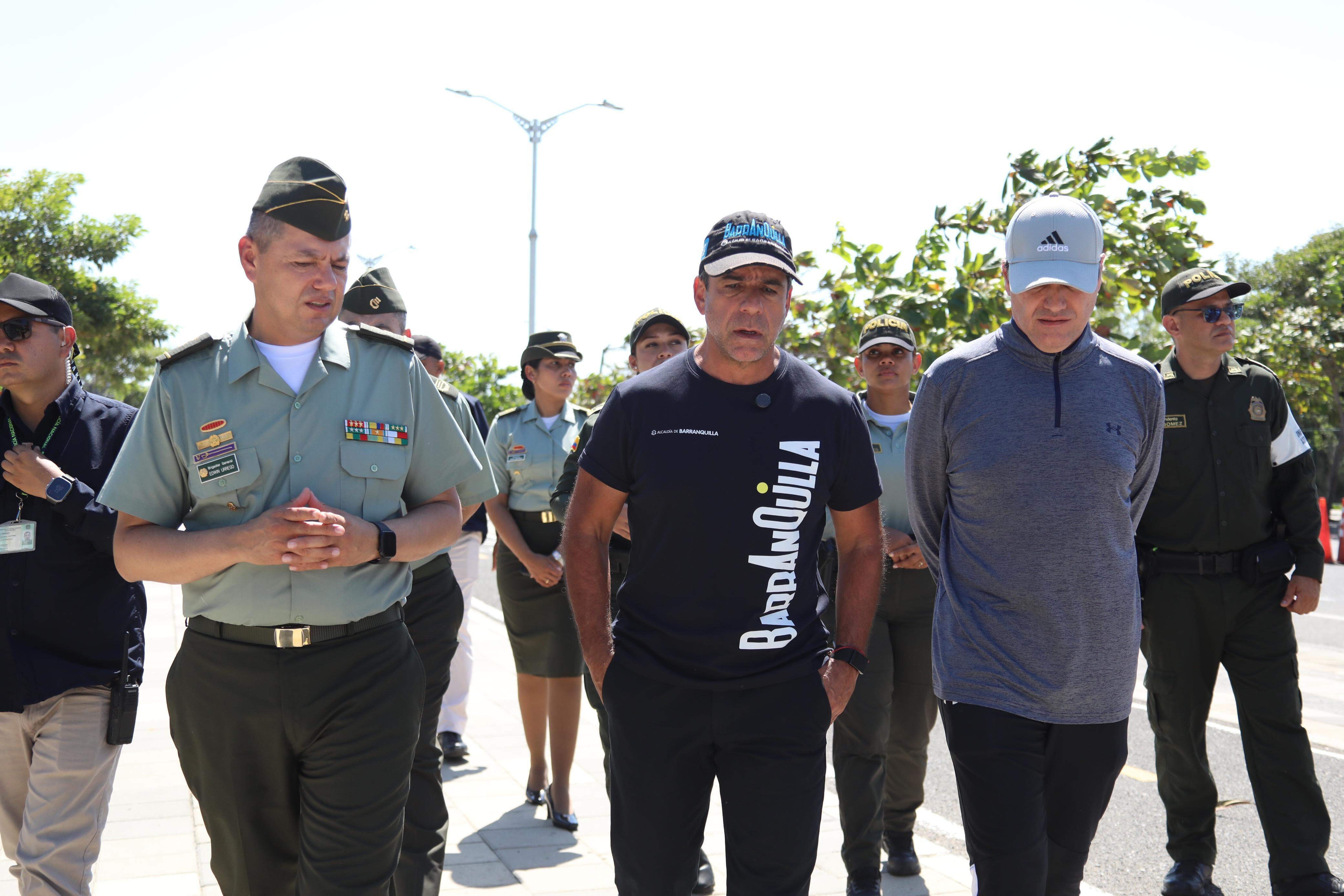 Entrega de los CAI móviles.