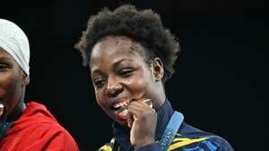Tatiana Rentería posando con su medalla de bronce lograda en París 2024