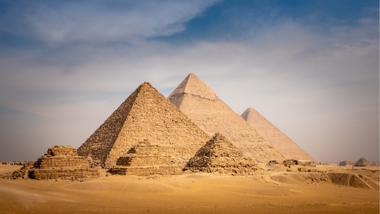 Los misterios de la construcción de las Pirámides Egipcias, según la inteligencia artificial