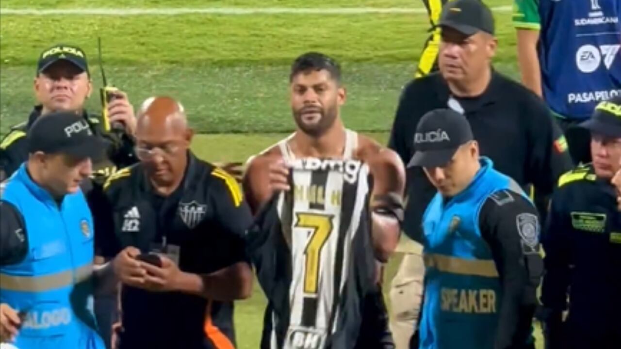 Hulk tuvo que ser escoltado por la Policía Nacional tras el partido de Bucaramanga vs. Atlético Mineiro