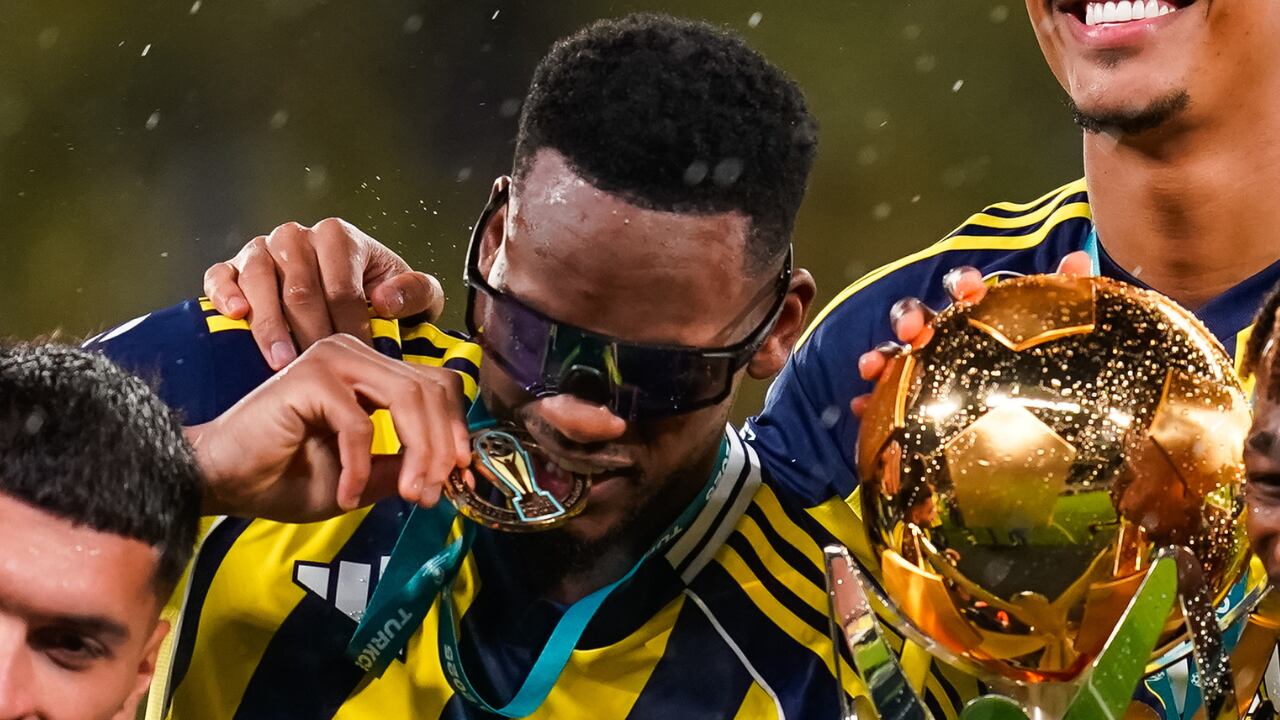 Jhon Durán como campeón de la Supercopa de Turquía 2026 con Fenerbahçe.