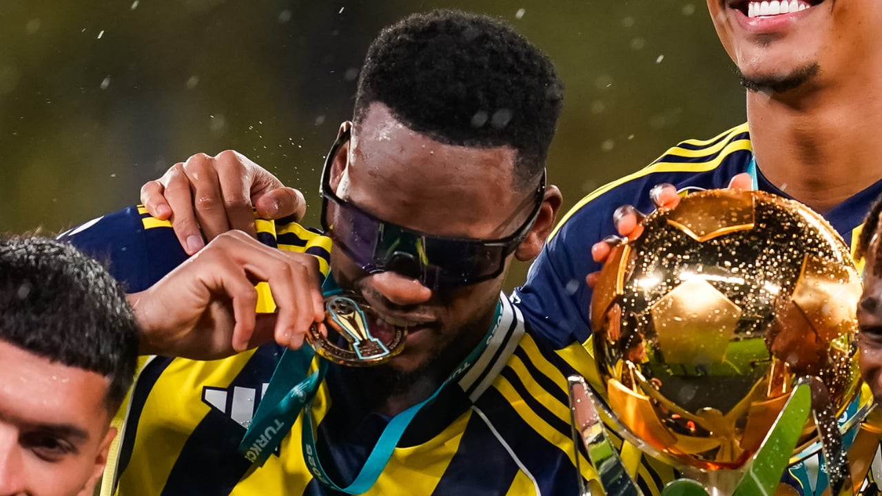 Jhon Durán como campeón de la Supercopa de Turquía 2026 con Fenerbahçe.