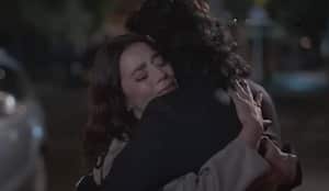 La doctora Paula y Pedro Coral despidiéndose.