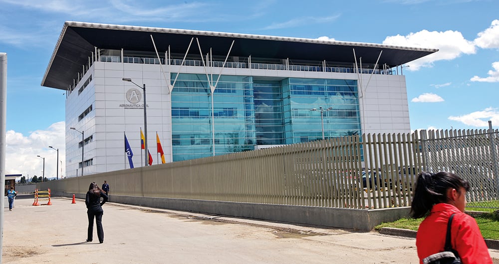 La propia Aerocivil confirmó que se adelantan investigaciones por hechos que enredan a funcionarios con las redes de tráfico de drogas. En la Fiscalía también se investigan estos casos, que serán informados al departamento antidrogas de Estados Unidos.