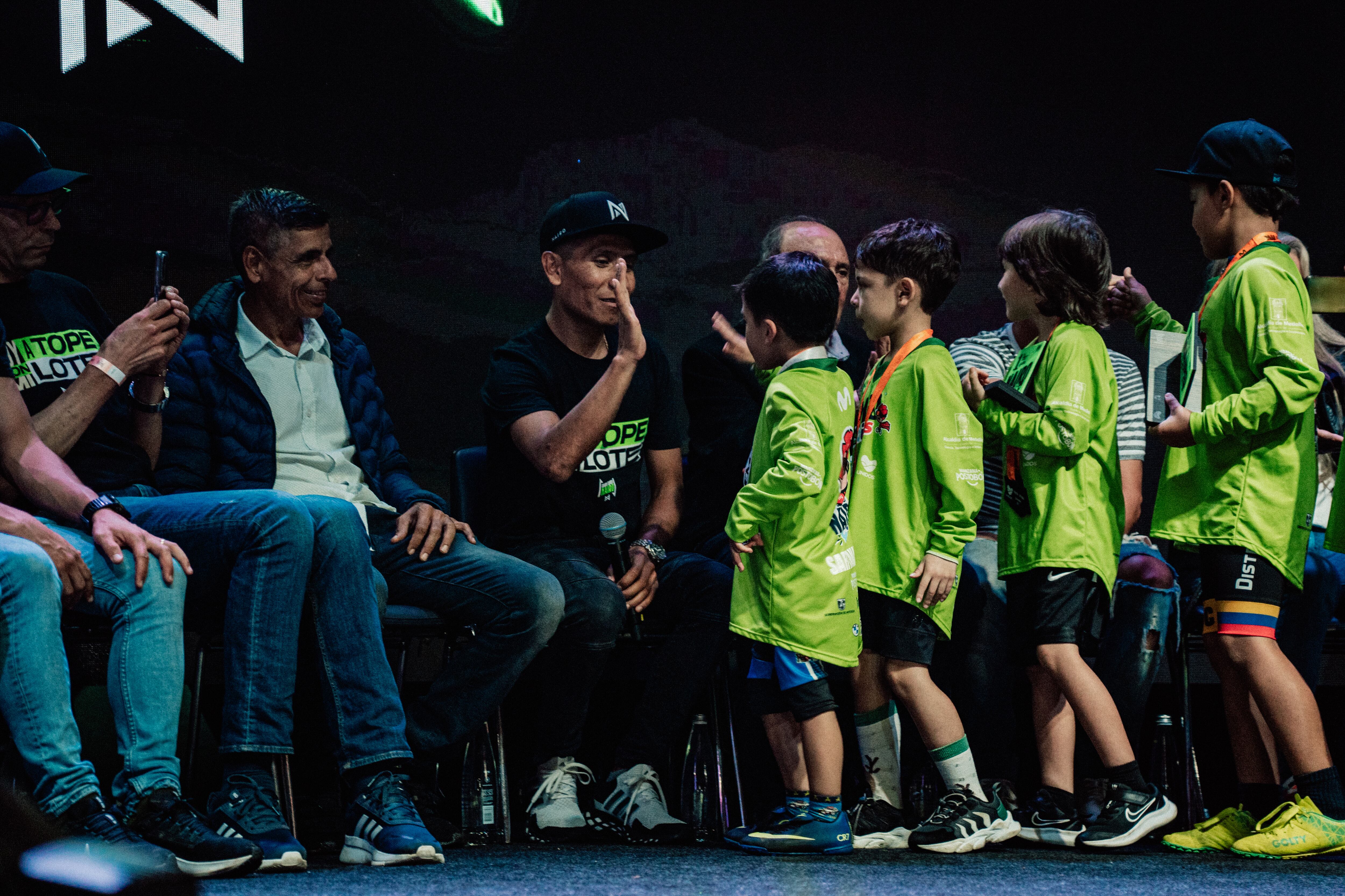 Nairo Quintana apoyando al ciclismo colombiano
