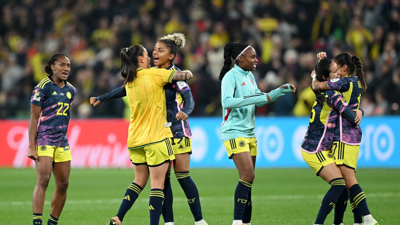 MELBOURNE, AUSTRALIA - 8 DE AGOSTO: Las jugadoras de Colombia celebran la victoria del equipo por 1-0 y avanzan a los cuartos de final luego del partido de octavos de final de la Copa Mundial Femenina de la FIFA Australia y Nueva Zelanda 2023 entre Colombia y Jamaica en el Estadio Rectangular de Melbourne el 8 de agosto de 2023 en Melbourne/Naarm, Australia. (Foto de Quinn Rooney/Getty Images)