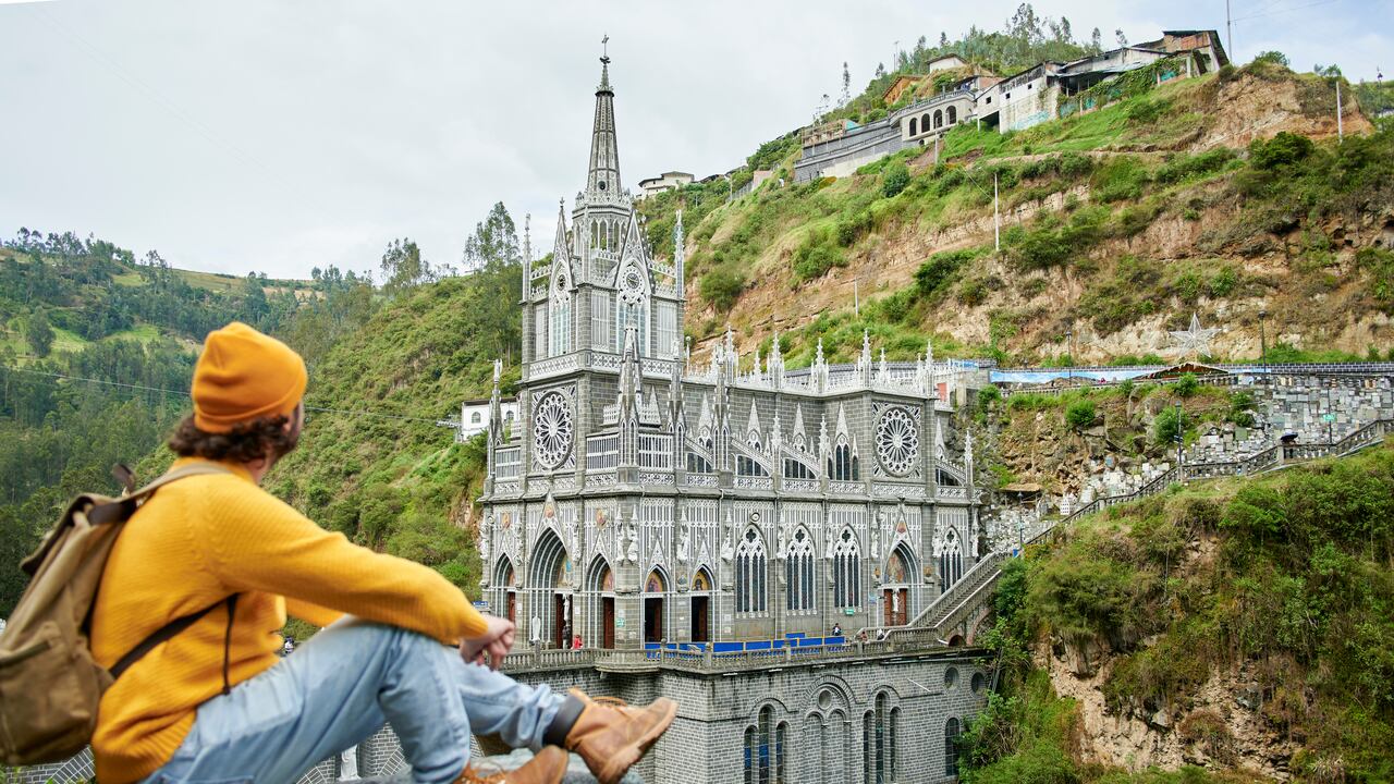 La hermosa ciudad, a 5 horas de Popayán, que cautiva a los viajeros con sus lagunas y un impresionante volcán