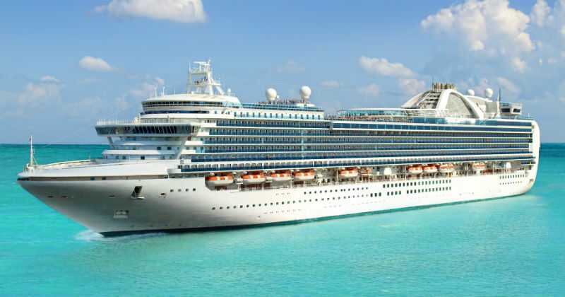 Las autoridades de Estados Unidos monitoreaban este domingo decenas de cruceros golpeados por casos de covid-19 mientras navegaban en aguas del país.