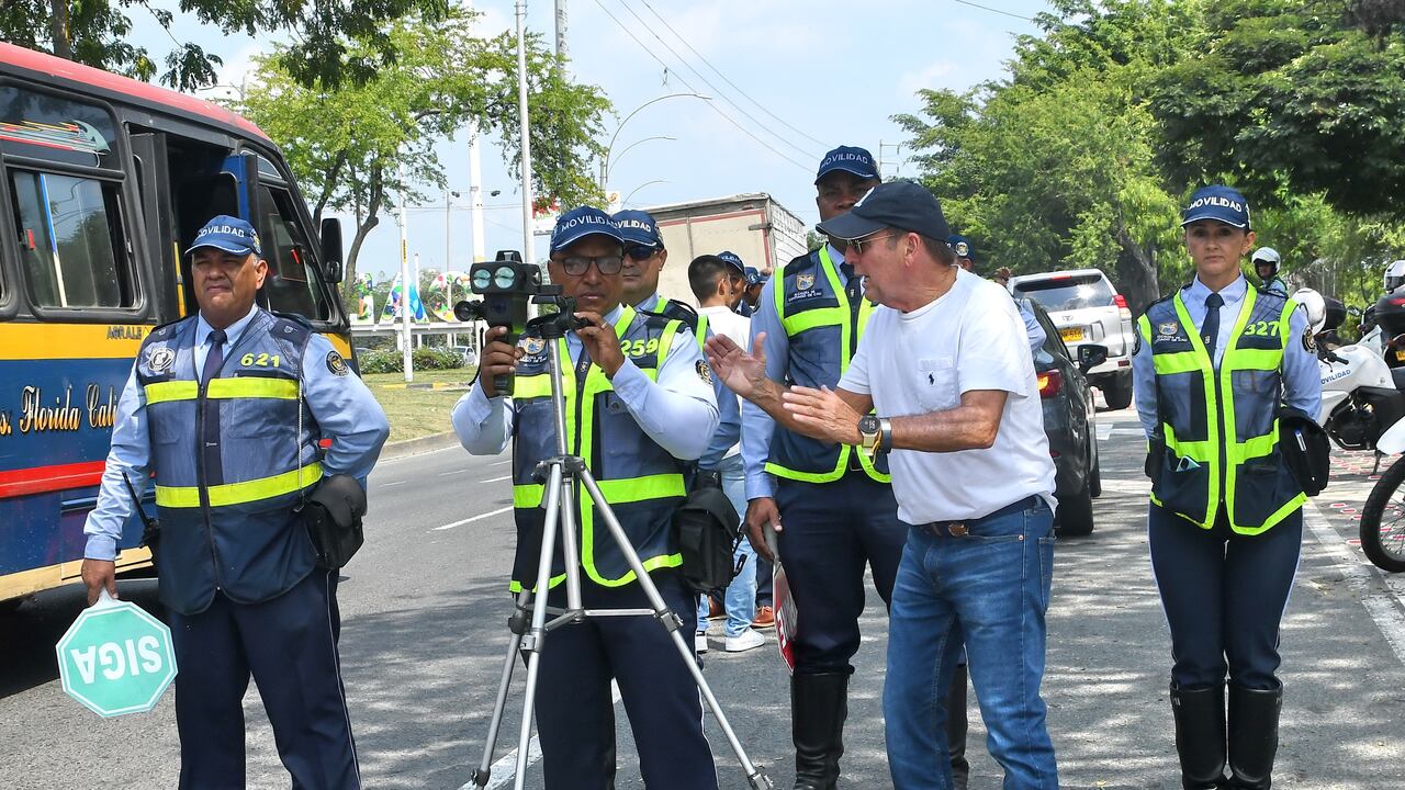 El nuevo secretario de Movilidad de Cali, Wilmer Tabares, contó que habrá presencia permanente de los agentes de tránsito en las vías de la ciudad para recuperar el control en la Cidad de Cali. Enero 6 de 2024 / Foto Wirman Rios / EL PAIS