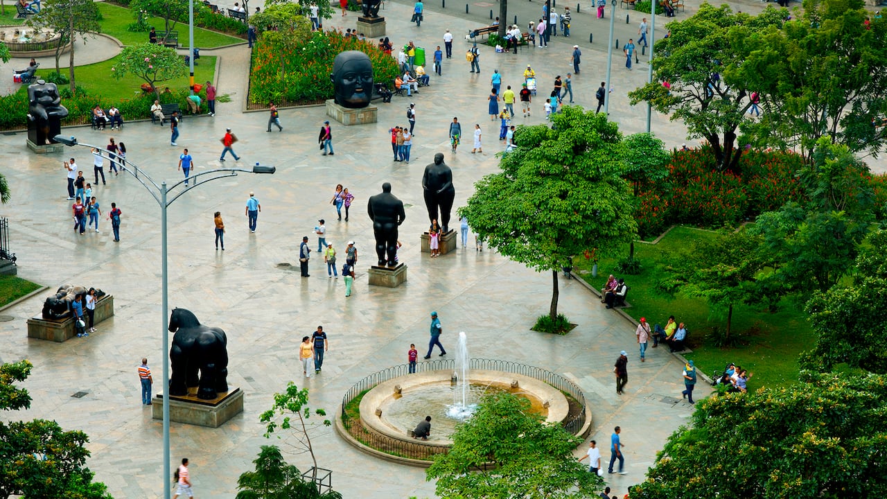 La Plaza Botero contiene 23 esculturas donadas por el hijo nativo de Medellín y el artista más famoso de Colombia, Fernando Botero. Botero.