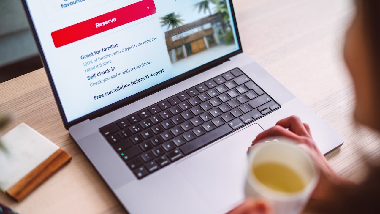 Así funciona la estafa de la reserva de hotel cancelada en Booking.