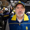 David Tamayo, director de la Unidad Nacional para la Gestión de Riesgo de Desastres (UNGRD). Al fondo, imágenes del terremoto en Colombia, ocurrido el 10 de agosto de 2026