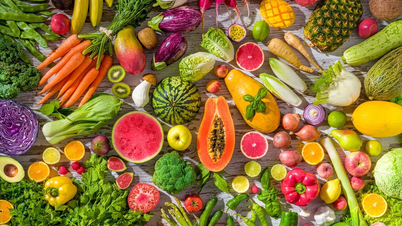 La OMS recomienda priorizar el consumo de frutas y verduras.