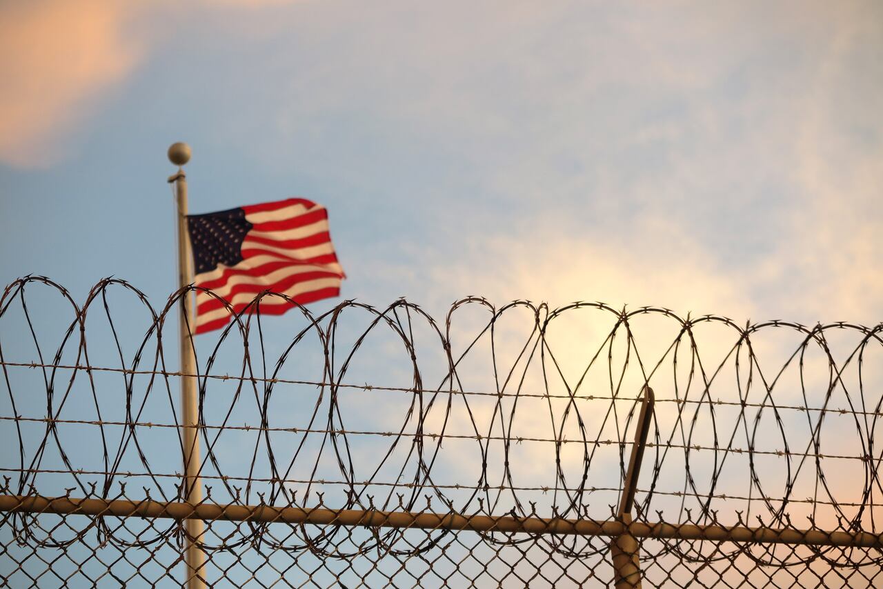 Guantánamo es la cárcel militar, situada en el sureste de Cuba, desde que se abrió en 2002 para albergar a los detenidos de la “guerra contra el terrorismo”