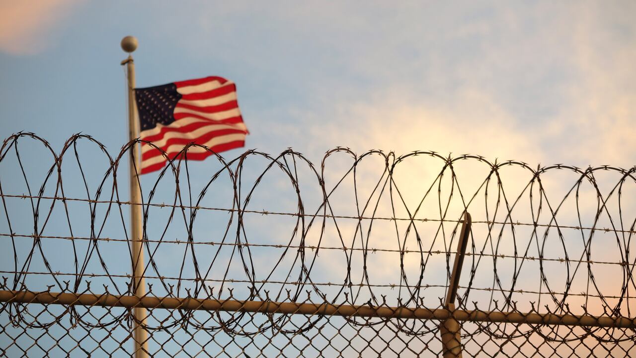 Guantánamo es la cárcel militar, situada en el sureste de Cuba, desde que se abrió en 2002 para albergar a los detenidos de la “guerra contra el terrorismo”