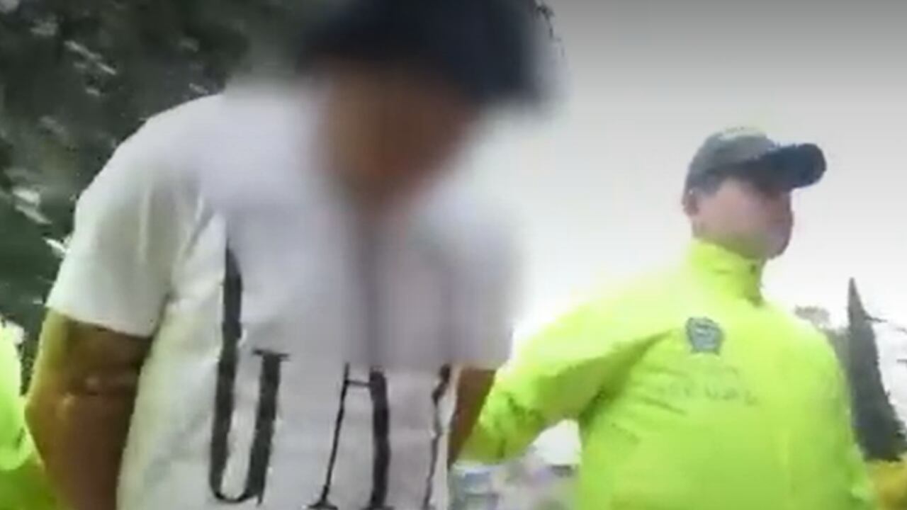 El hombre, conocido con los alias de Mono Paisa o Colorado se encontraba en un establecimiento comercial de barrio Laureles, cuando fue detenido por las autoridades.