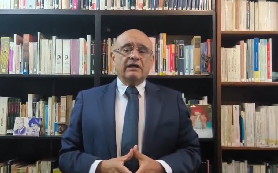 Reaparición de José Ismael Peña tras más de un año en que fu destituido como rector de la Universidad Nacional.