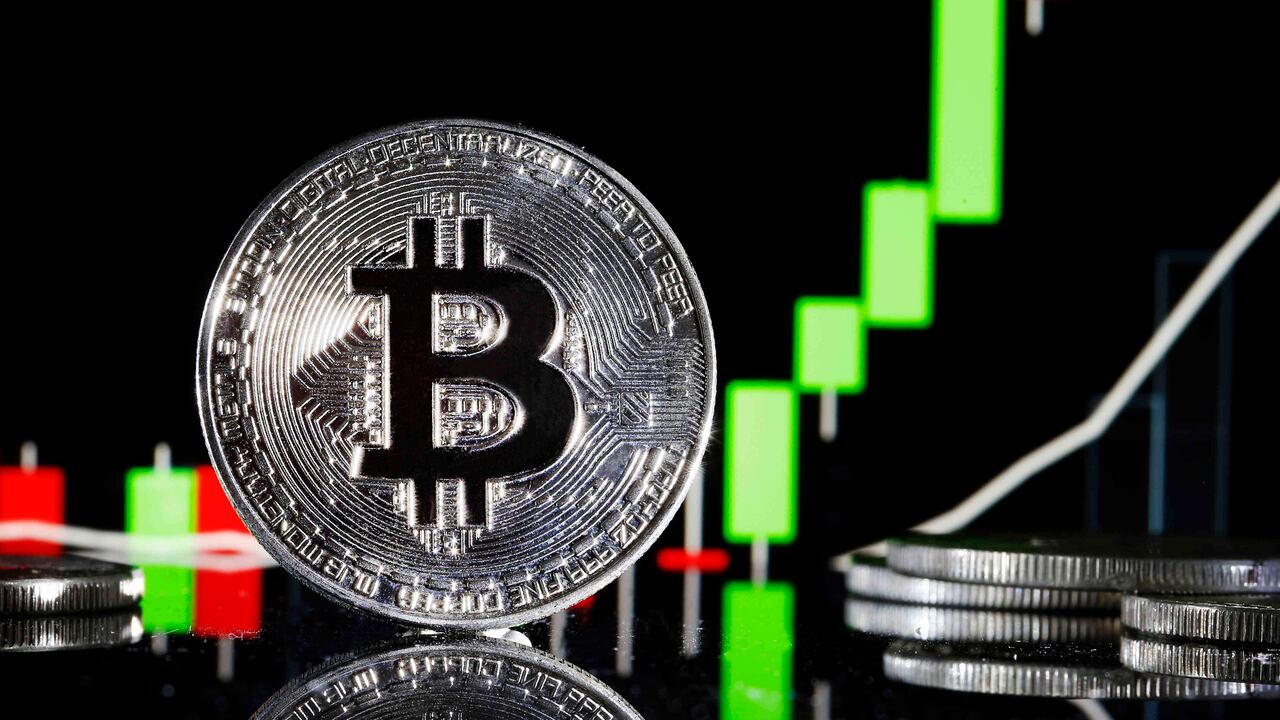 La criptomoneda más popular del mundo cierra la semana con una valorización acumulada del 17,69% en los últimos siete días, aunque ha bajado cerca de un 5,80% en las últimas 24 horas.