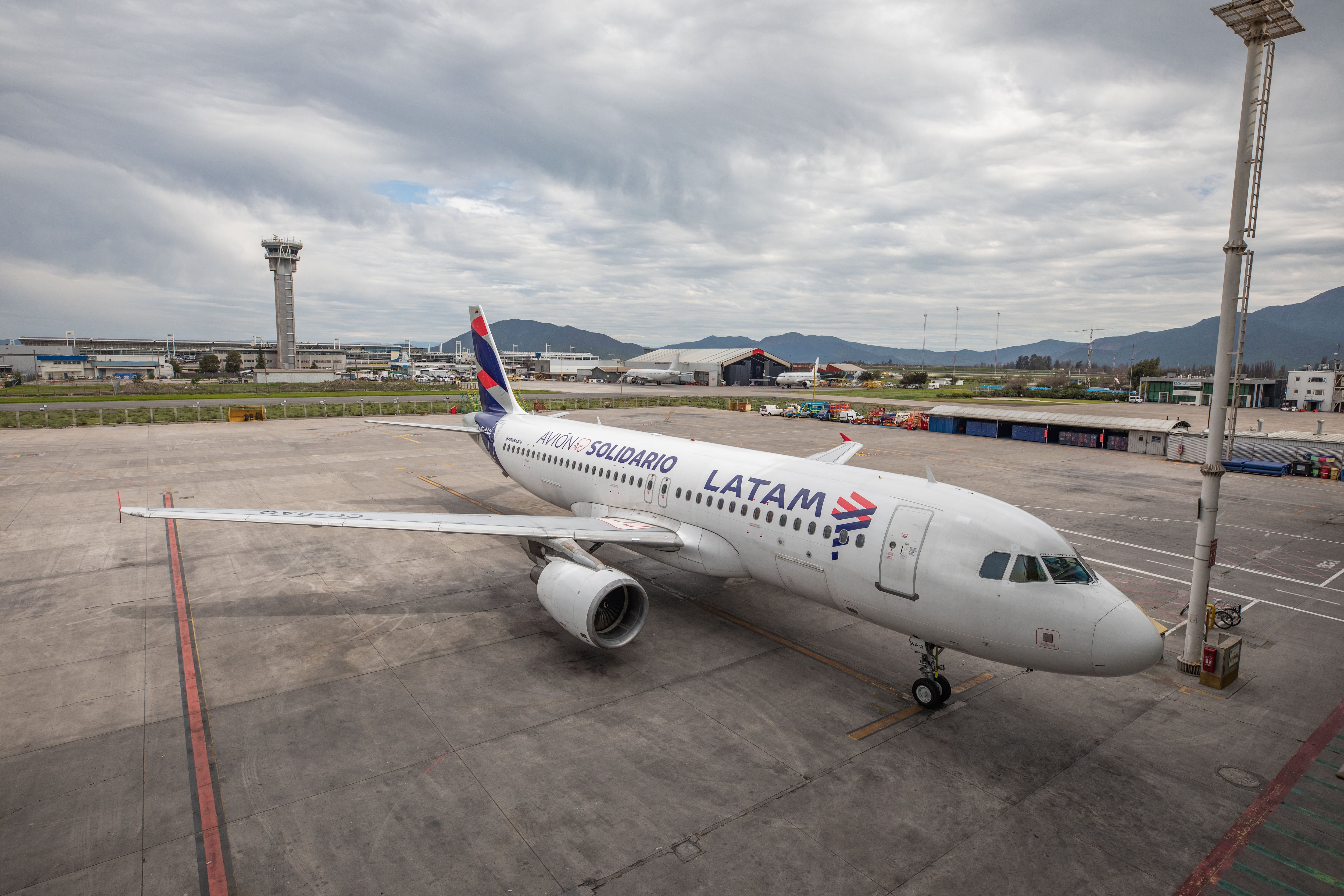 En el ranking de Responsabilidad ESG 2023 de Merco, LATAM está como líder de la categoría de transporte de pasajeros, y de puesto 54 en el top 100 de las empresas más responsables en ESG de Colombia.