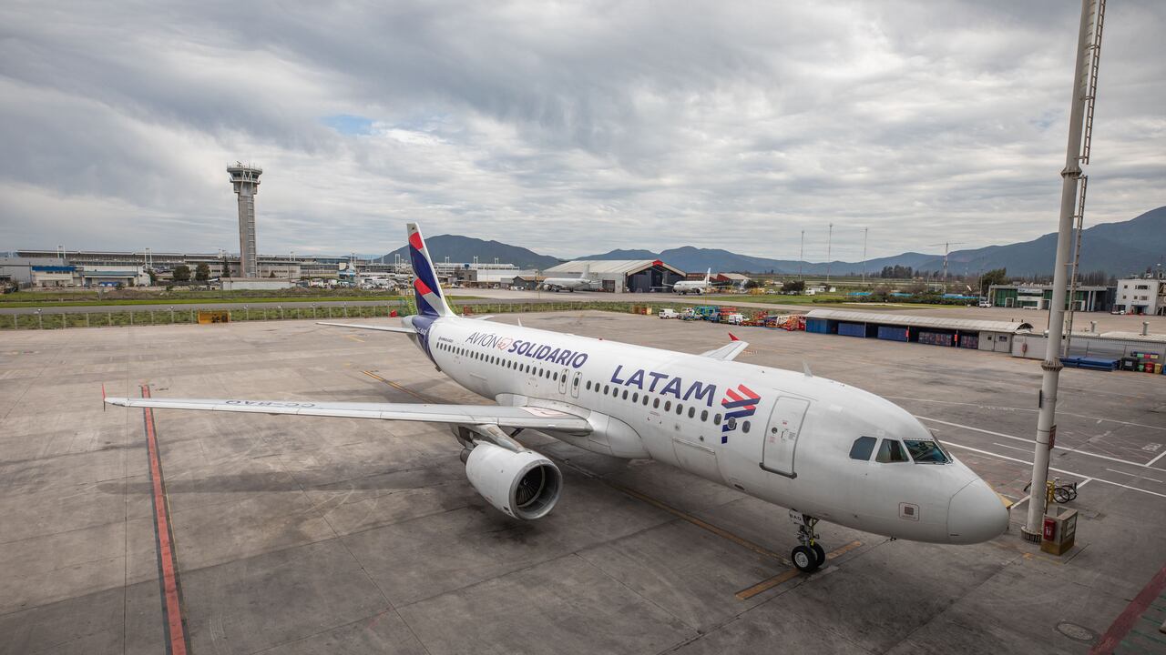 En el ranking de Responsabilidad ESG 2023 de Merco, LATAM está como líder de la categoría de transporte de pasajeros, y de puesto 54 en el top 100 de las empresas más responsables en ESG de Colombia.