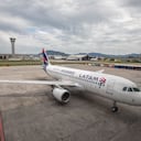 En el ranking de Responsabilidad ESG 2023 de Merco, LATAM está como líder de la categoría de transporte de pasajeros, y de puesto 54 en el top 100 de las empresas más responsables en ESG de Colombia.