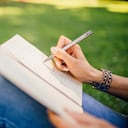 ¿Qué significa mezclar mayúsculas y minúsculas al escribir? Esto revela la psicología y la grafología sobre este hábito